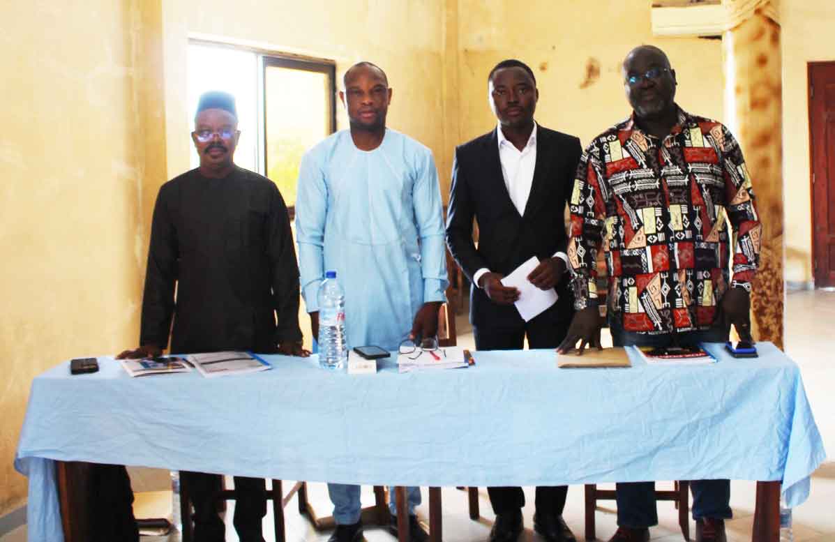 Le Père Romaric Djohossou présente son travail sur ''La Croix du Bénin''
